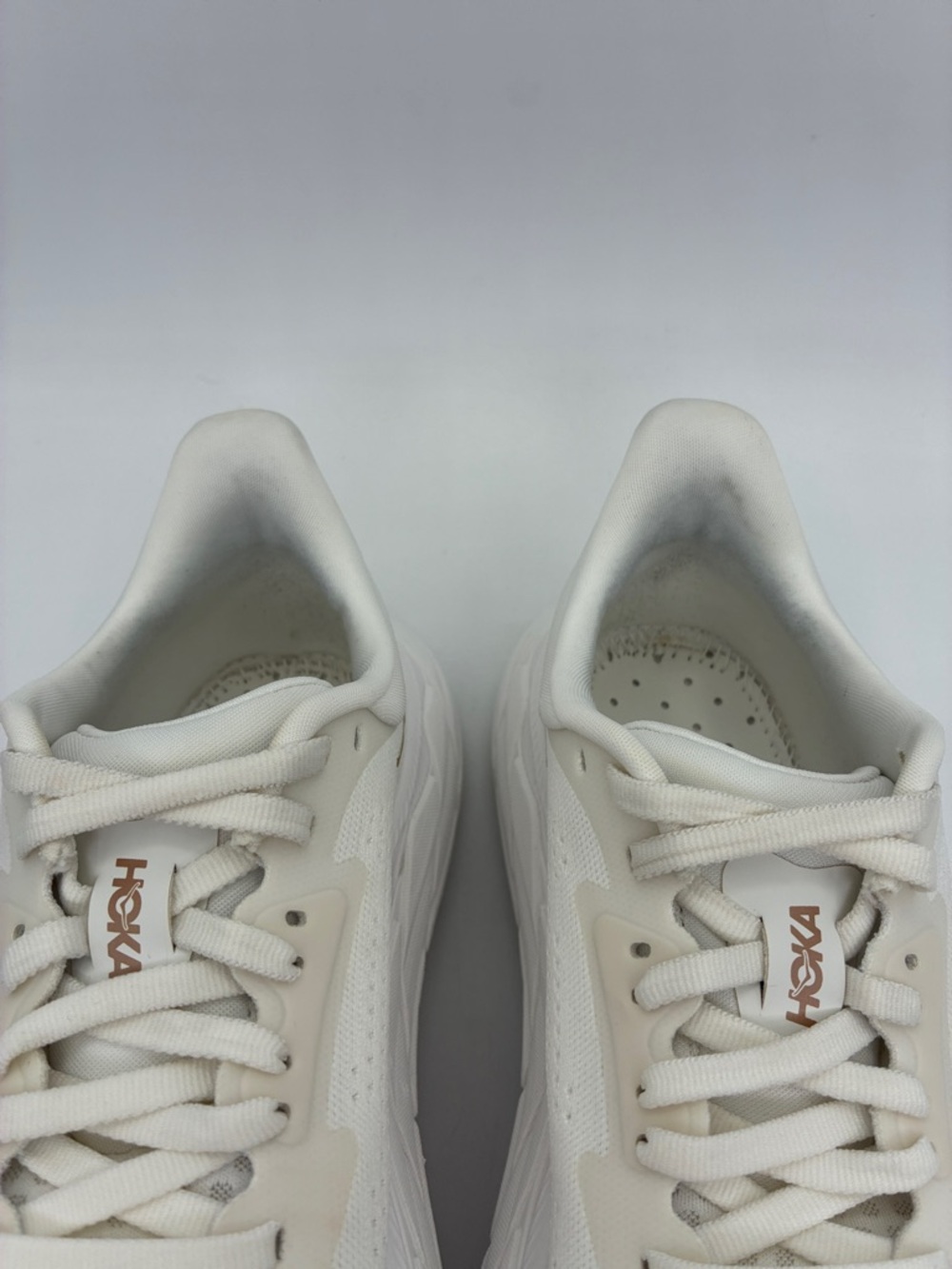 Hoka One One White Rose Gold Women's Arahi 7 Running Shoes   |  Size: 6B - Picture 14 of 16